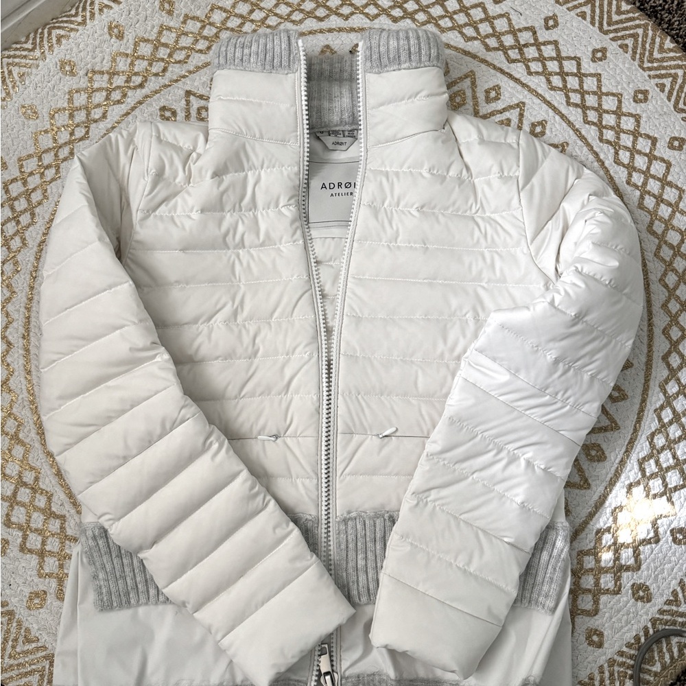 Like New Adroit Atelier Down Filled Light Cream/White  Fitted Puffer, Size 0